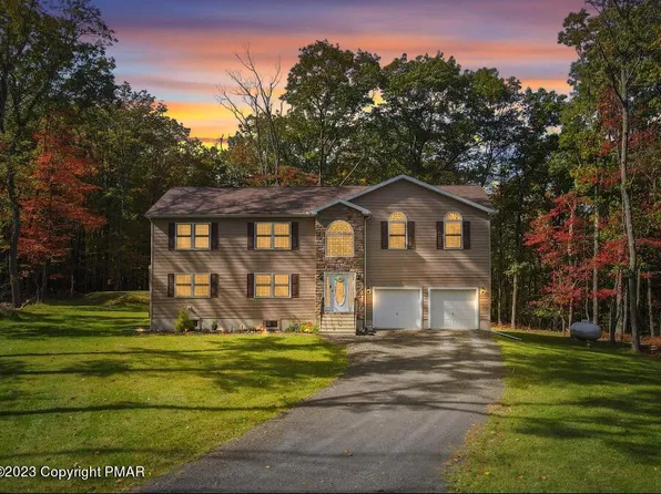 2414 Sunlight Ct, Henryville, PA 18332