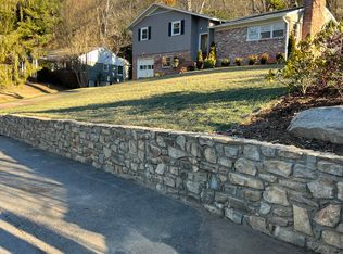 2 Graystone Rd, Asheville, NC 28804