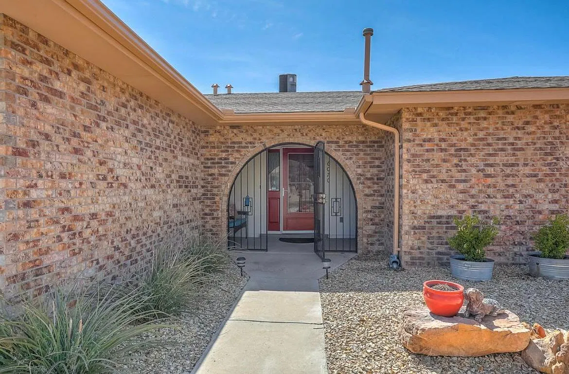 3 bed, 1572 sqft, $2,700 — Photo 3