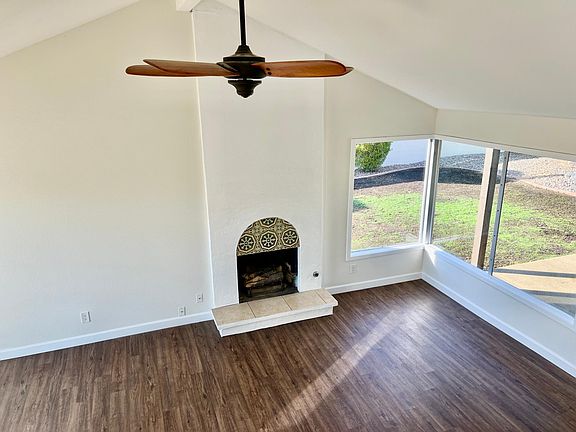 4th image of 912 E Acacia Cir