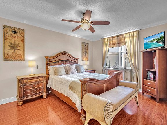 2nd image of 630 Sapodilla Ave #407