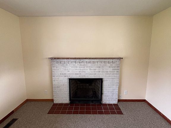 5th image of 6617 Brackett Rd