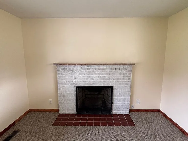 6617 Brackett Rd — Photo 5