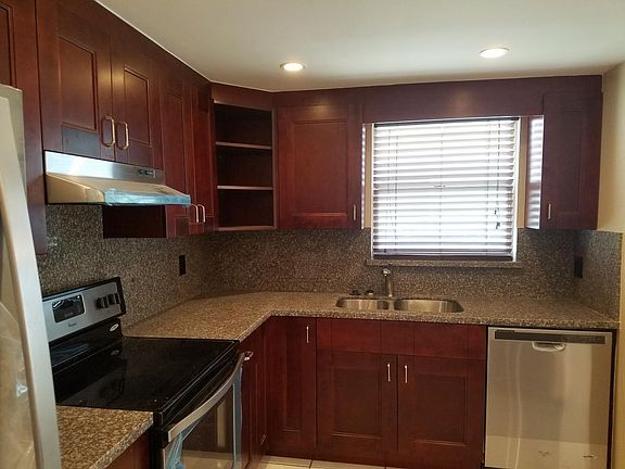 3rd image of 720 N Dixie Hwy APT 402