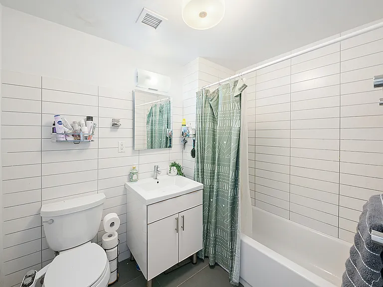 607 W 161st St #1B — Photo 4