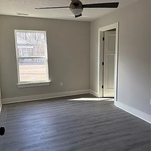 2103 Willow St Photo 1
