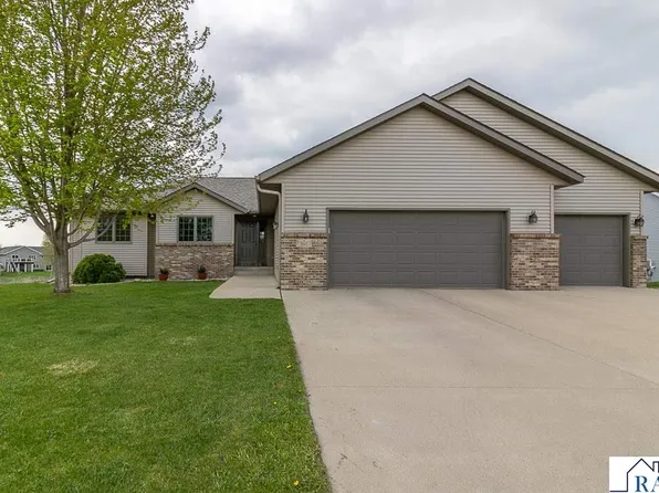 201 Pebble Creek Dr, Mankato, MN 56001