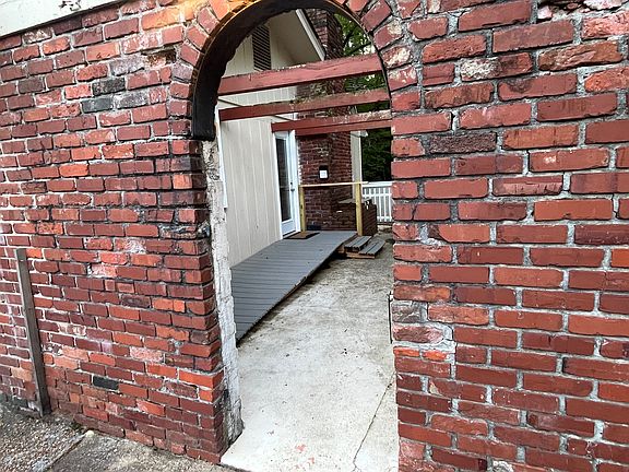 3rd image of 504 Paragon Dr #A