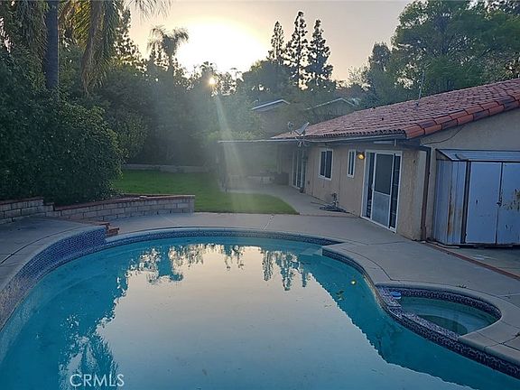 5th image of 18914 Harnett St