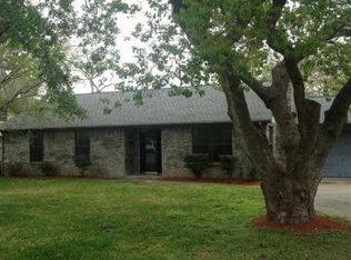 610 Shady Ln, Angleton, TX 77515