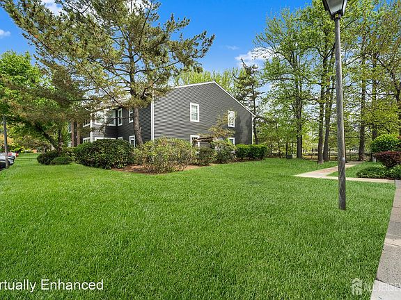 5th image of 8 Lafayette Ct