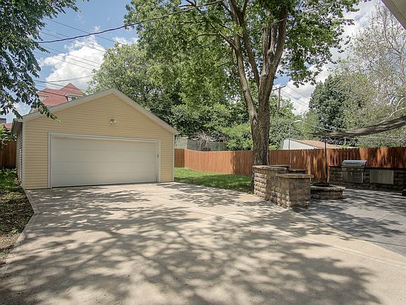 Hardscaped backyard with firepit, built in seating, gas grill w/granite countertop
