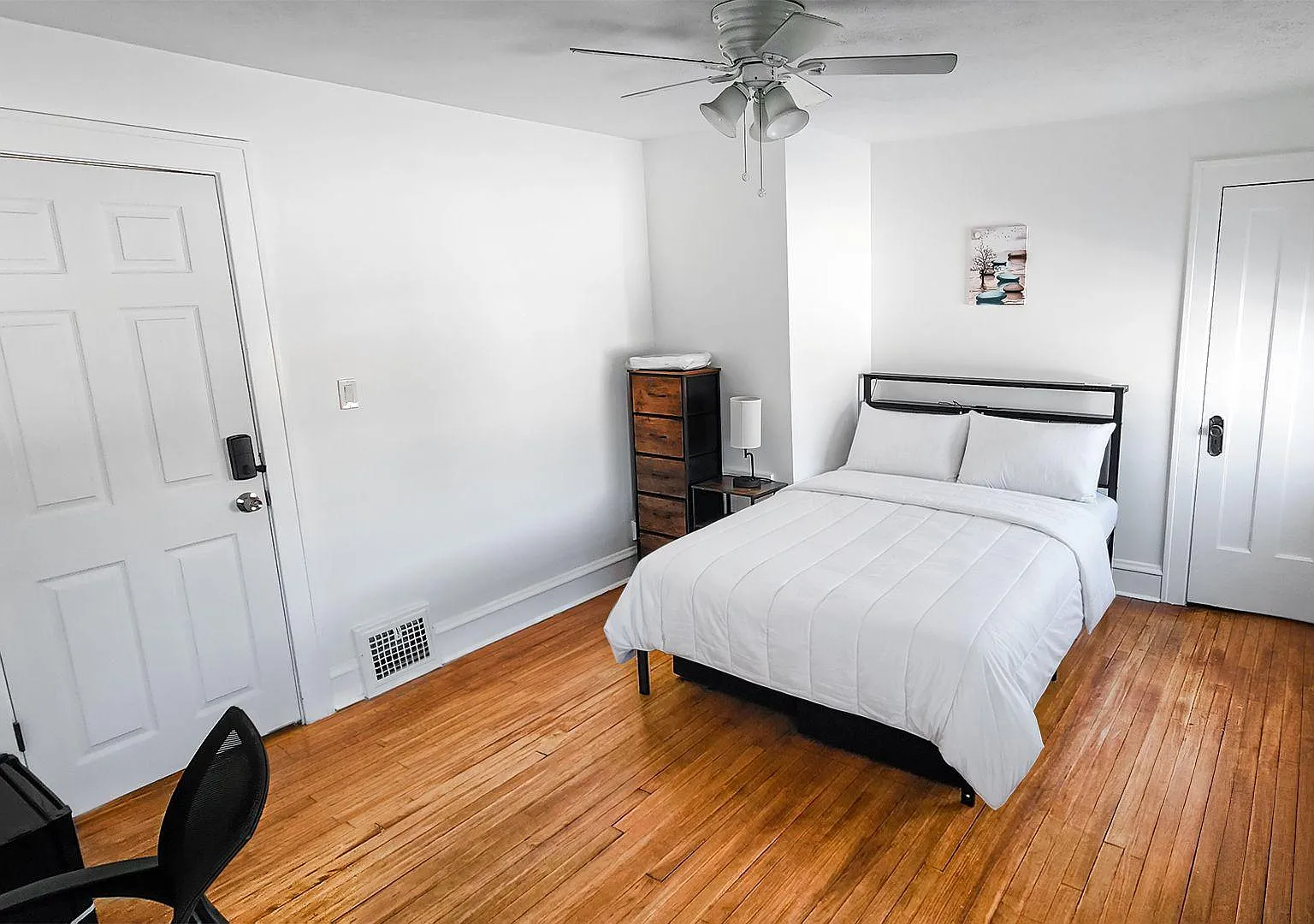 4 bed, 2.0 bath, 1750 sqft, $936 — Photo 1