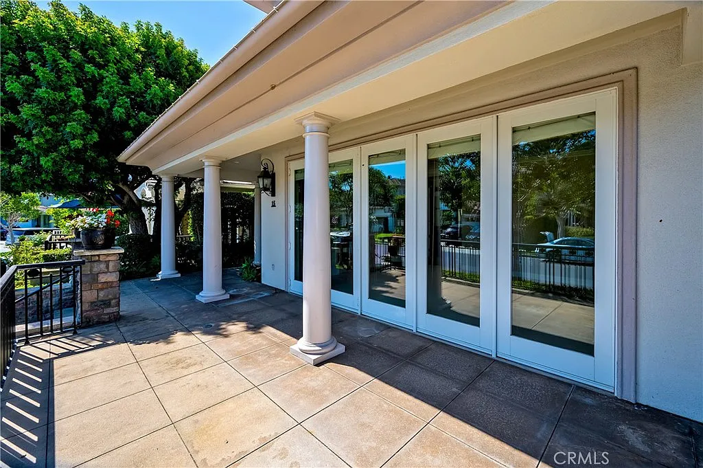 3 bed, 2.5 bath, 2476 sqft, $11,000 — Photo 2