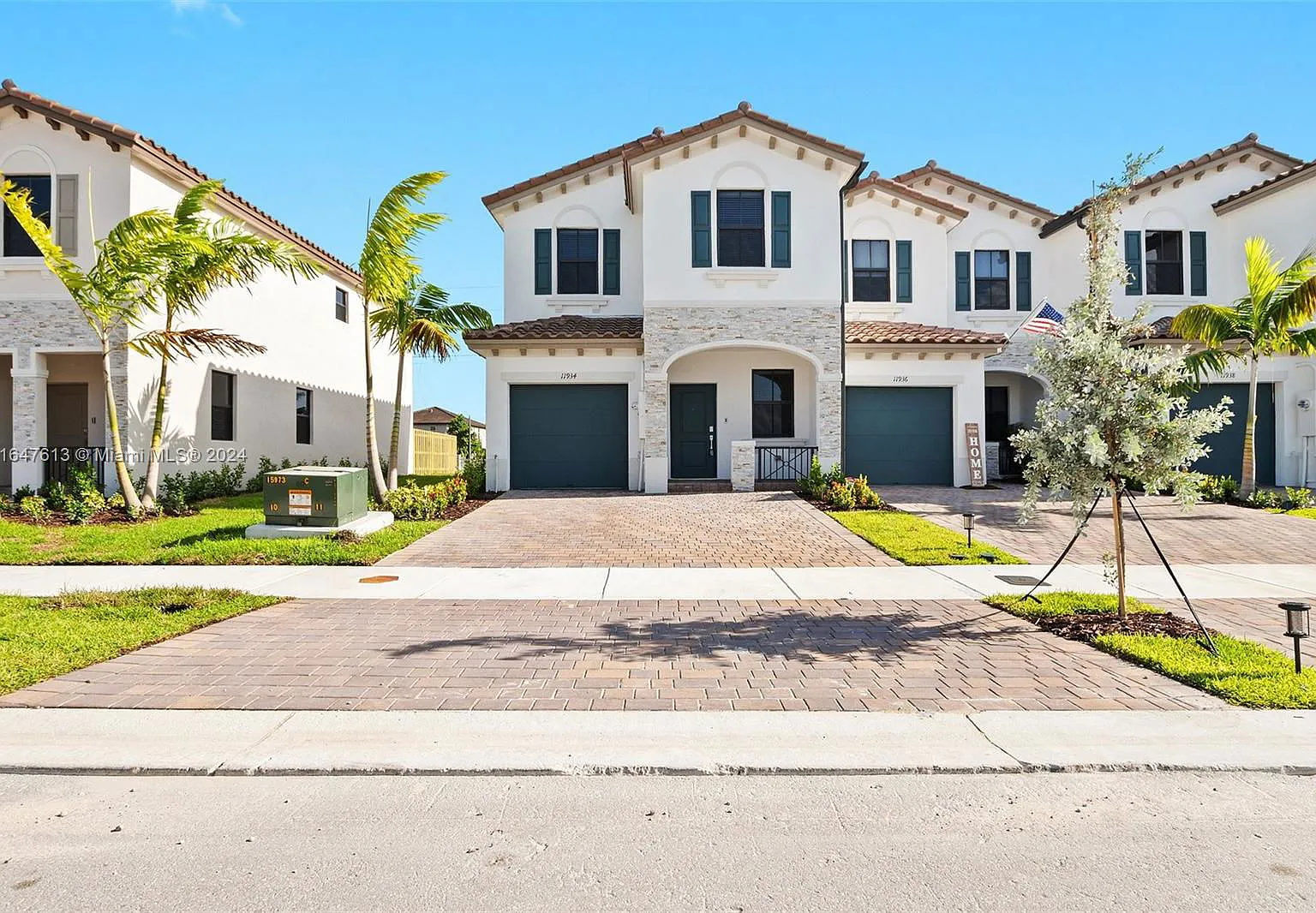 3 bed, 2.5 bath, 1695 sqft, $2,790 — Photo 1