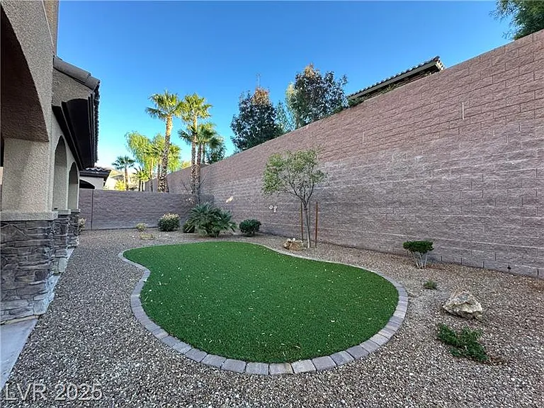 2321 Martinique Ave — Photo 39