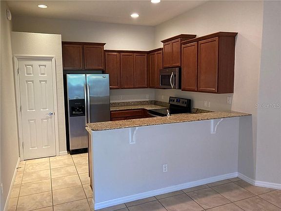 4th image of 11920 Fiore Dr