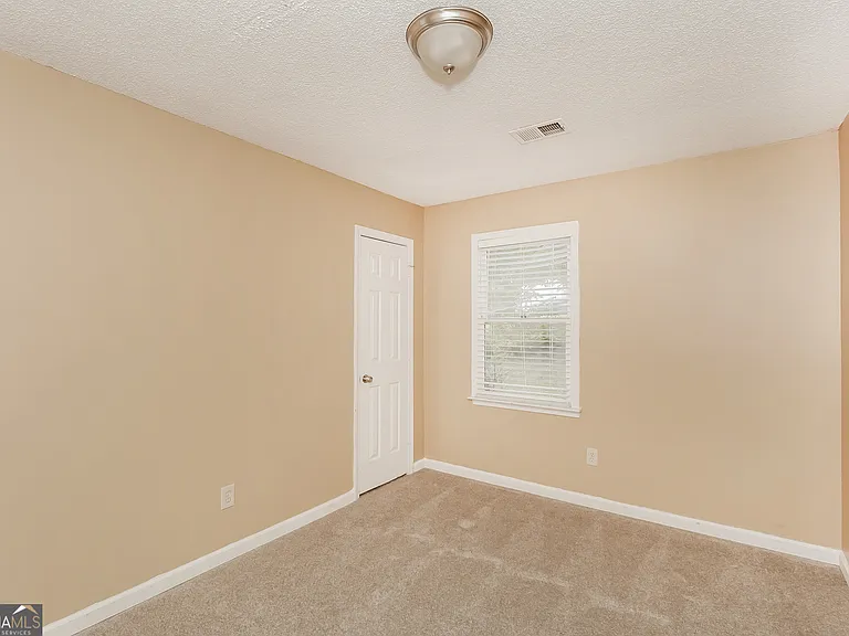 55 Jennifer Ln — Photo 12
