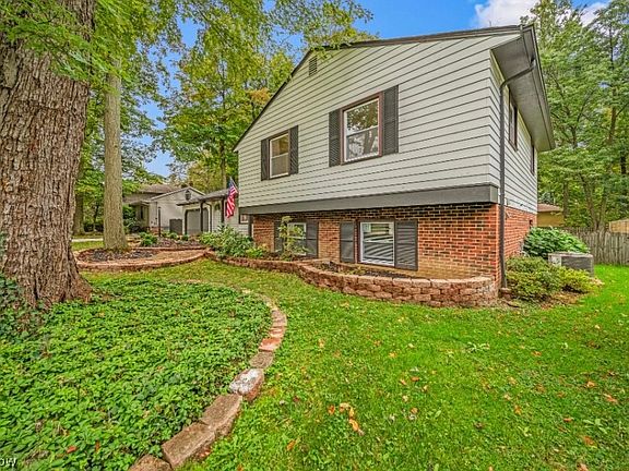 3rd image of 1066 Eastlawn Dr