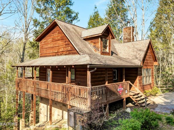 415 Silver Maple Ln, Gatlinburg, TN 37738