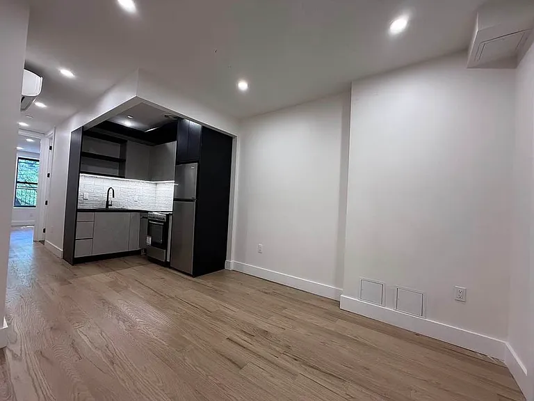 2324 Bedford Ave #2D — Photo 12