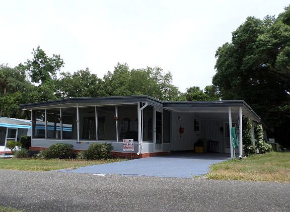 2nd image of 115 Queens Dr