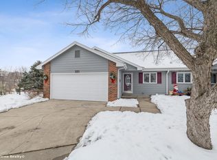 221 S 52nd St, West Des Moines, IA 50265