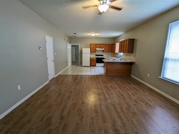 1839 Tyler St APT 7, Conway, AR 72032