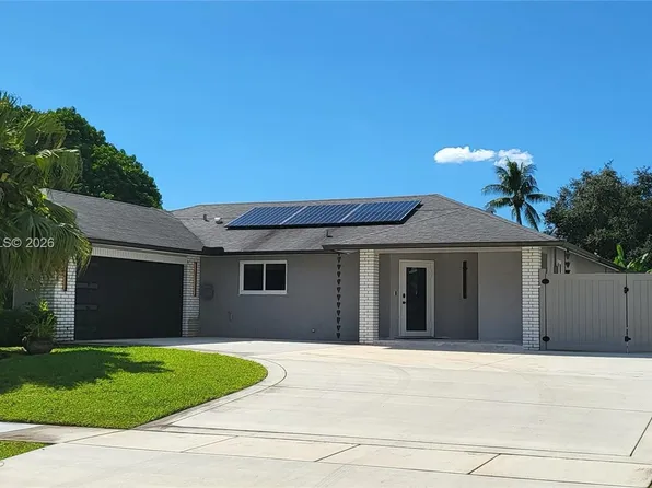 712 Juniper Pl, Wellington, FL 33414