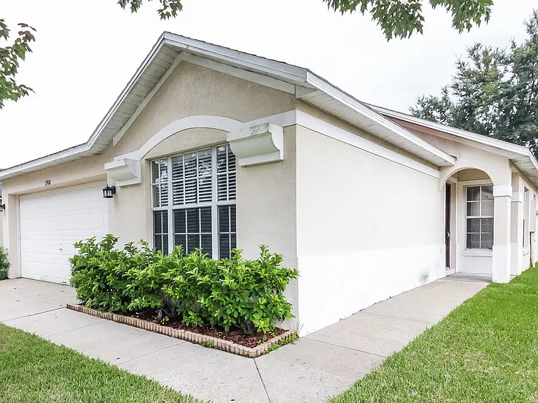 13918 Valleybrooke Ln — Photo 2