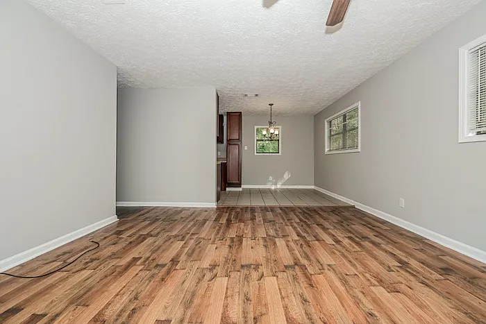 3 bed, 2.0 bath, 1200 sqft, $1,595 — Photo 3