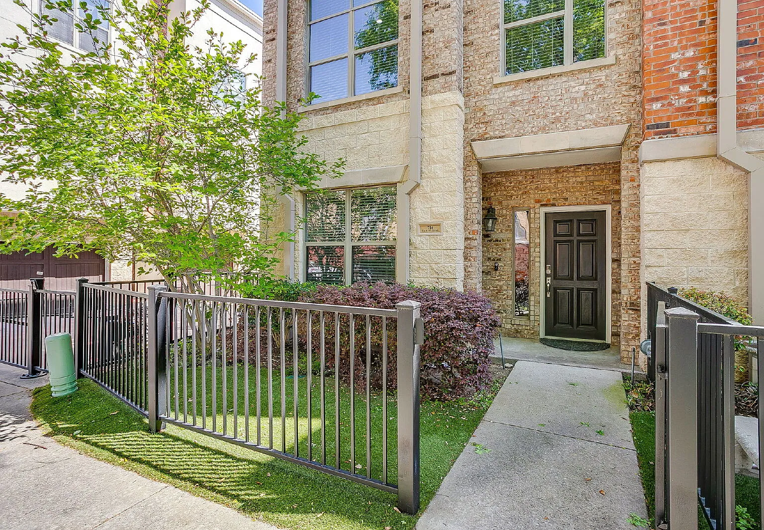 3 bed, 3.5 bath, 2804 sqft, $3,900 — Photo 3