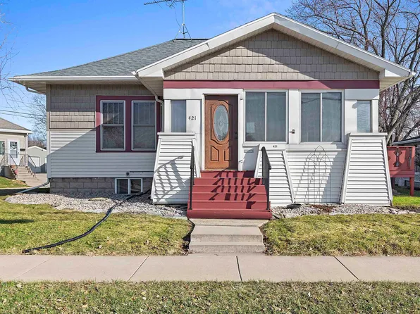 421 Ahnaip St, Menasha, WI 54952