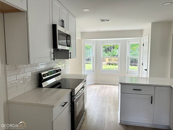 5th image of 112 Charlton Rd
