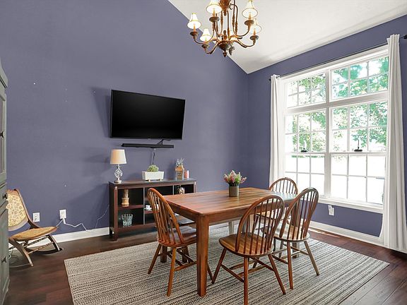 3rd image of 18 Canyon Creek Cir