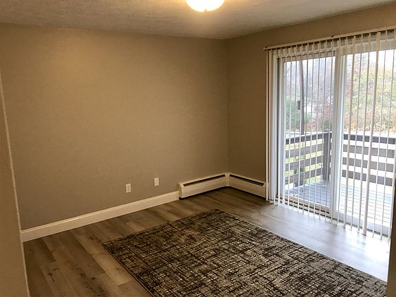 Large bedroom 12 x 12