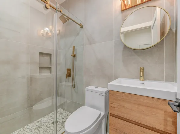 25-14 Newtown Avenue image 7 of 9