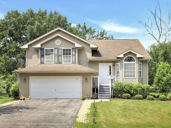233 Picadilly Dr SE, Poplar Grove, IL 61065