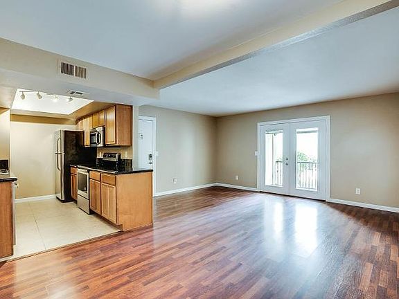 3rd image of 740 W Elm St Unit 130