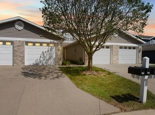 579 Pointe Ct SW, Rochester, MN 55902