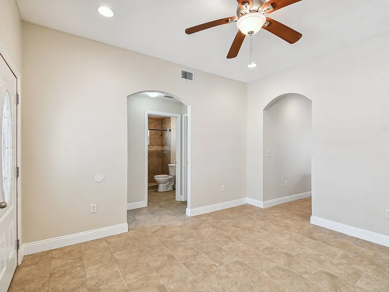 2321 W Beach St — Photo 3