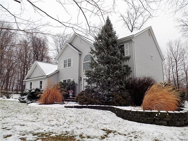 1st image of 27 Carteret Dr