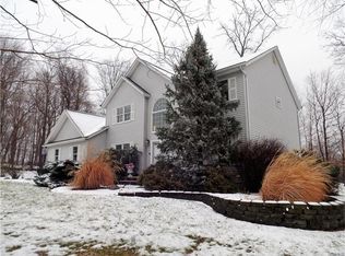 27 Carteret Dr, Pomona, NY 10970