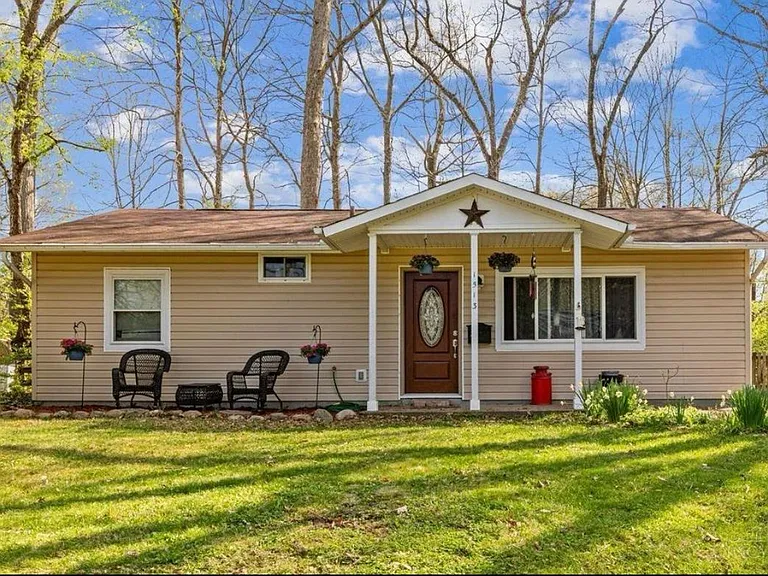 1513 Bellwood Dr — Photo 4