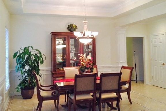 Formal dinning room