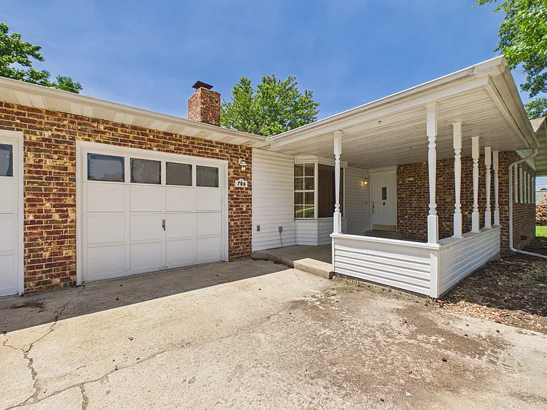 706 Elizabeth Drive7514 Ripplewood Court7514 Rippl — Photo 2