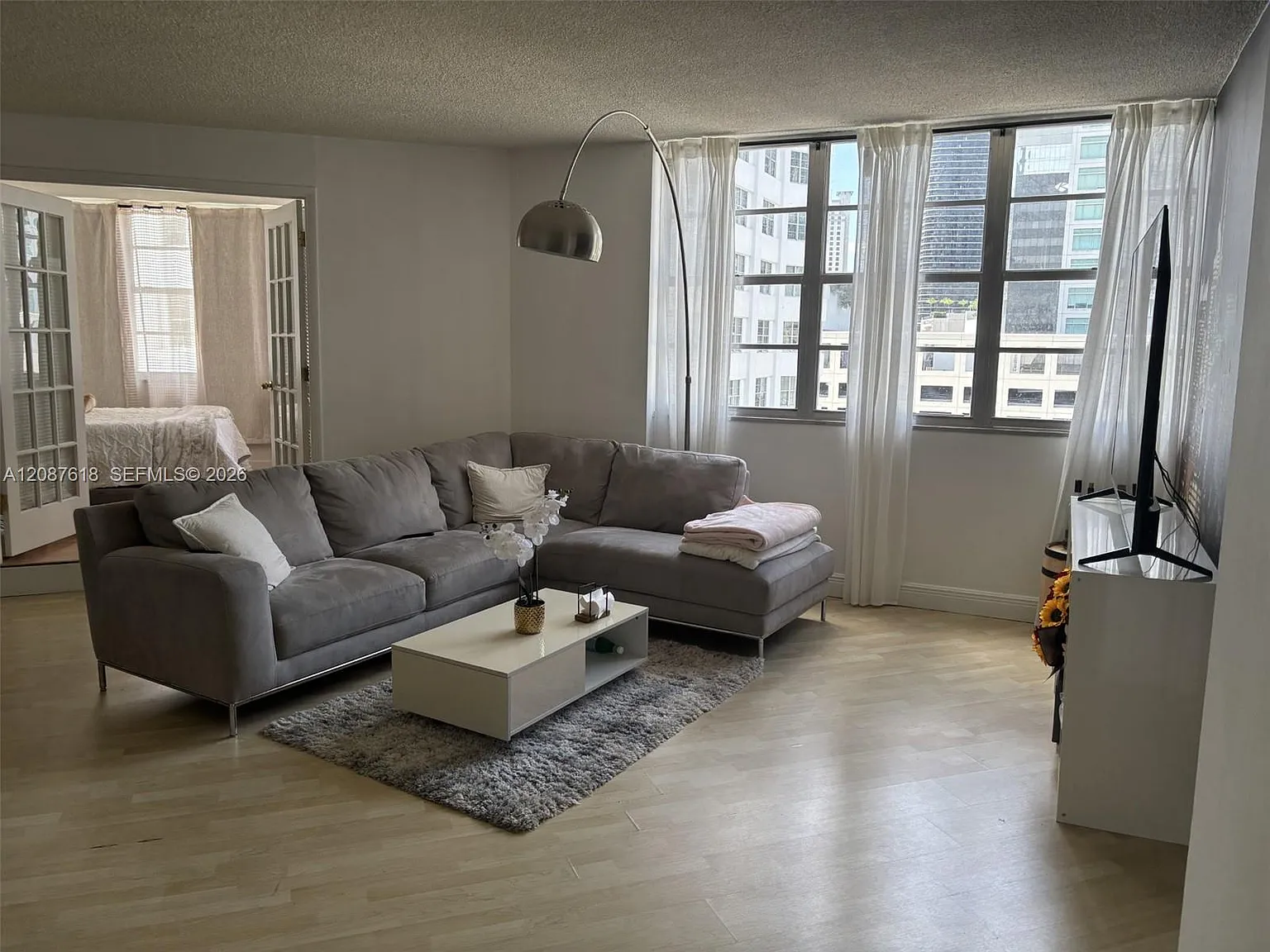 Four Ambassadors Condo Ph — Photo 2