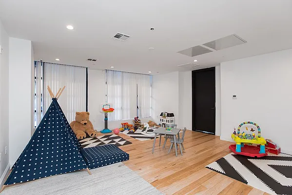 Rented by Mishkan Group | media 51