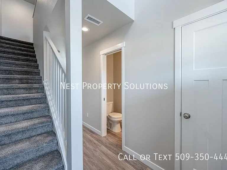 651 Hargraves Ave NE #B — Photo 19