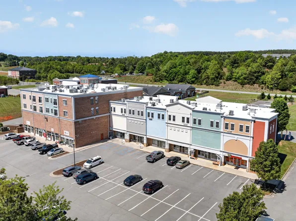 1100 Celebration Ave Unit 310, Moneta, VA 24121